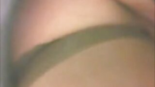 بڑے ٹٹڈ سنہرے بالوں  ...