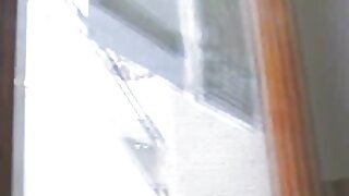پرکشش سیاہ بالوں وال ...