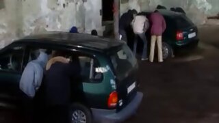 گستاخ چھاتی کے ساتھ  ...