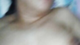 گستاخ چھوٹی چھاتی کے ...