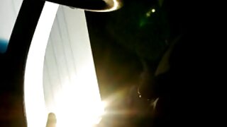 پرجوش سنہرے بالوں وا ...