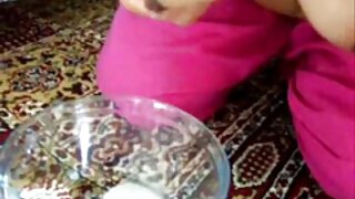 موہک سنہرے بالوں وال ...