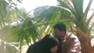 گہرے بالوں والی سینگ ...